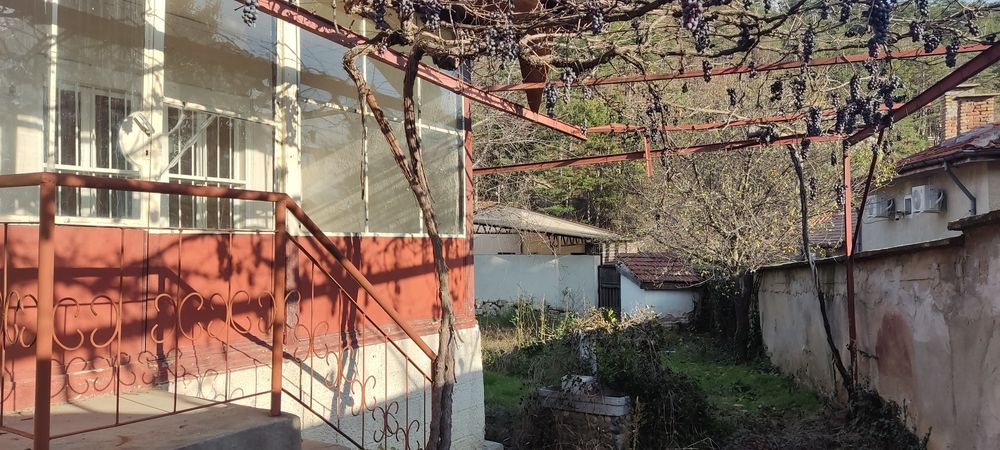 Малка къща в село Енина