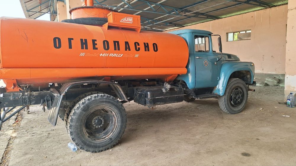 Zil 130 binzavoz