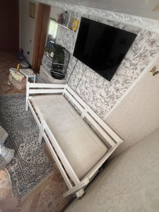 Продам детскую кровать с матрасом