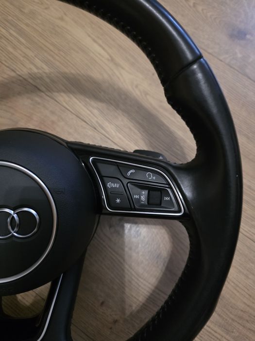 Volanl audi a4 b9 cu padele teșit!