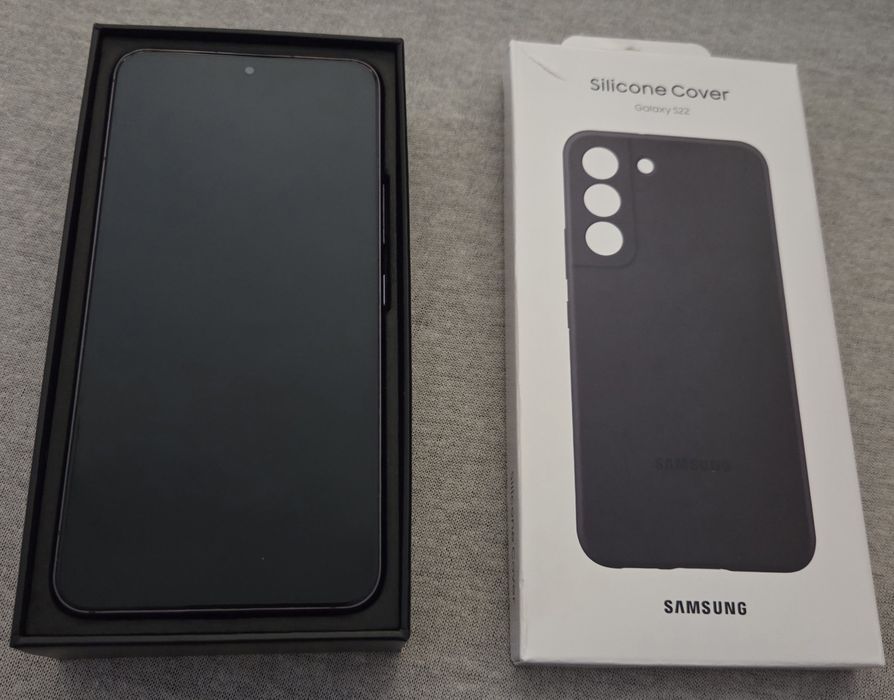 Samsung galaxy s22 с оригинално зарядно и 2 оригинални кейса!