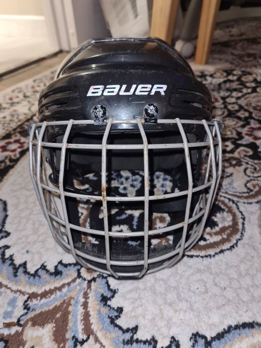 Продаю хоккейный шлем BAUER