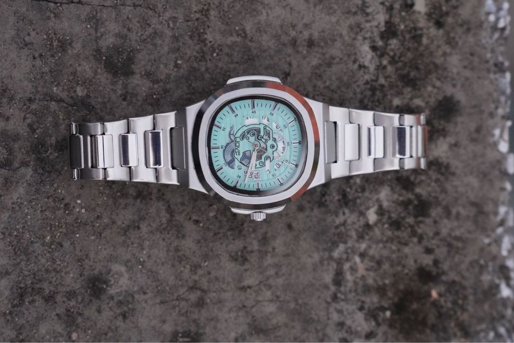 Новые наручные часы