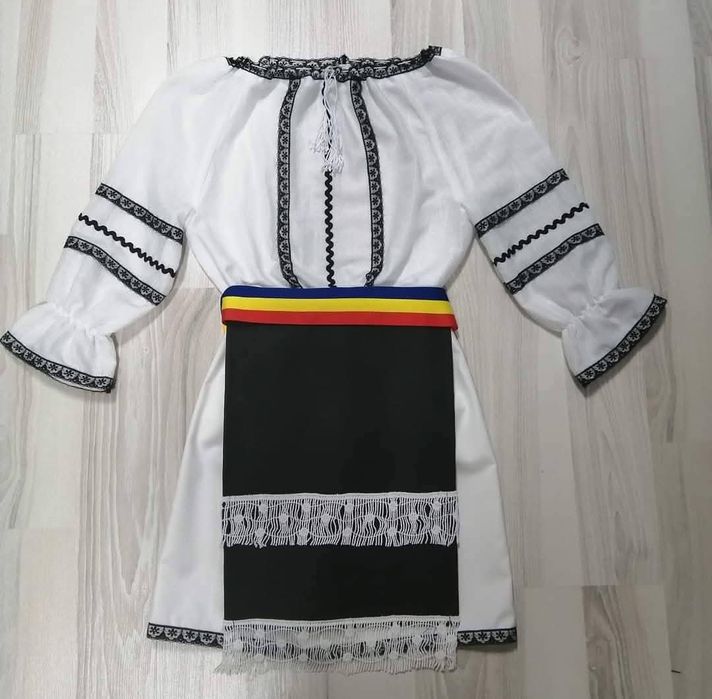 Costum popular pentru fete