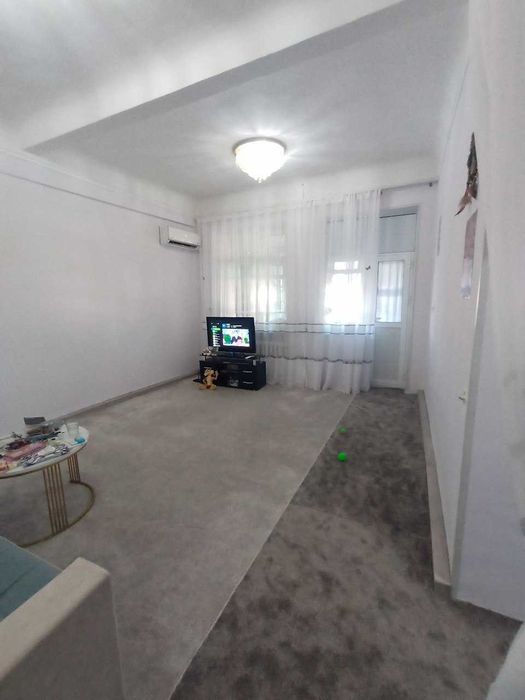 Срочно продаётся 2-х комнатная квартира в центре Чирчика