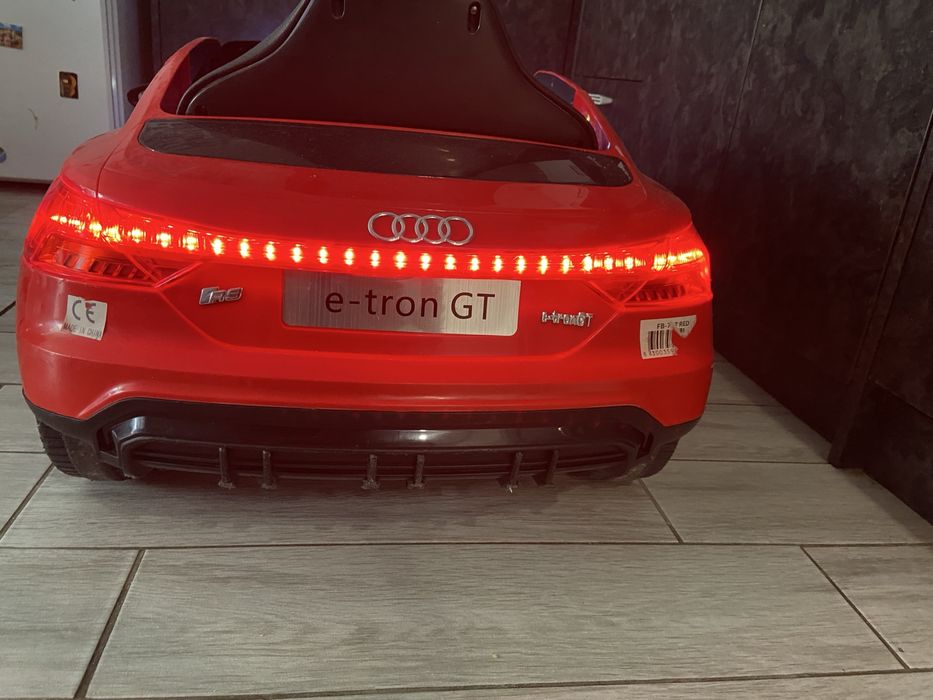 Детска акумулаторна кола Audi e-tron GT – Перфектният подарък с НОВА батерия!