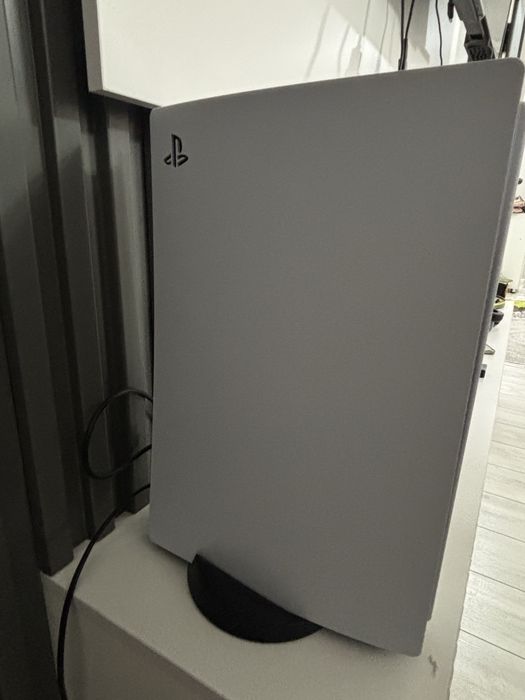 Продам Playstation 5 с дисководом