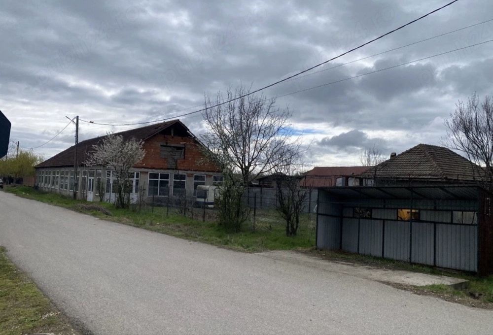 Inchiriez cladire 400mp+teren400mp. Locatie Gârla Mare