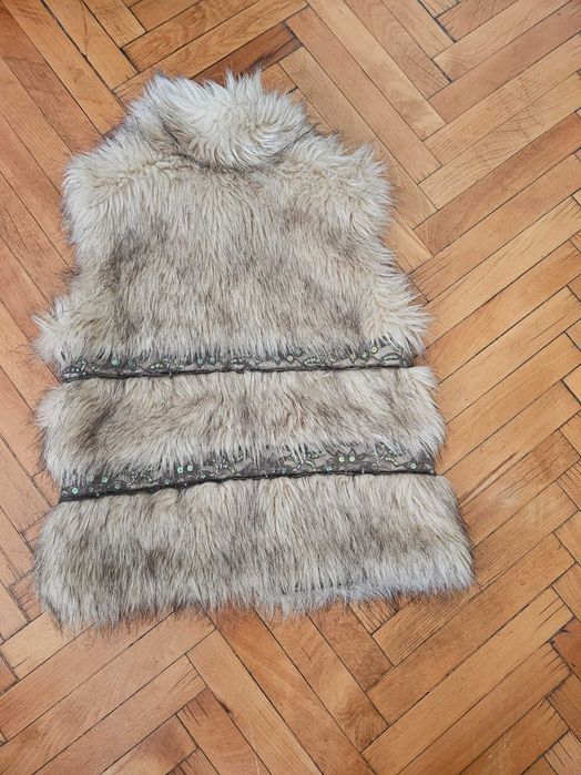 Дамски бежов елек