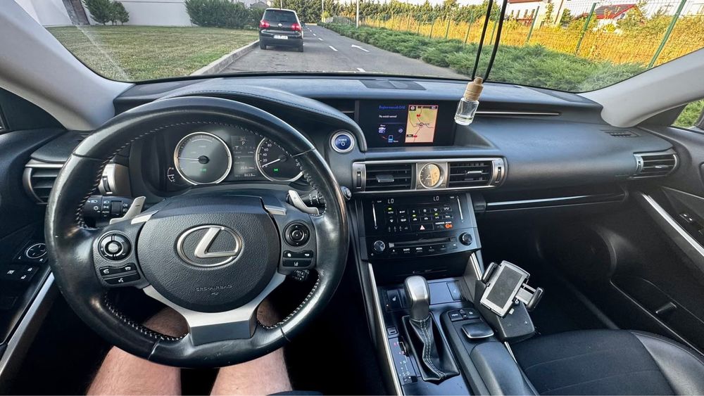 Lexus IS300h  2.5hybrid
