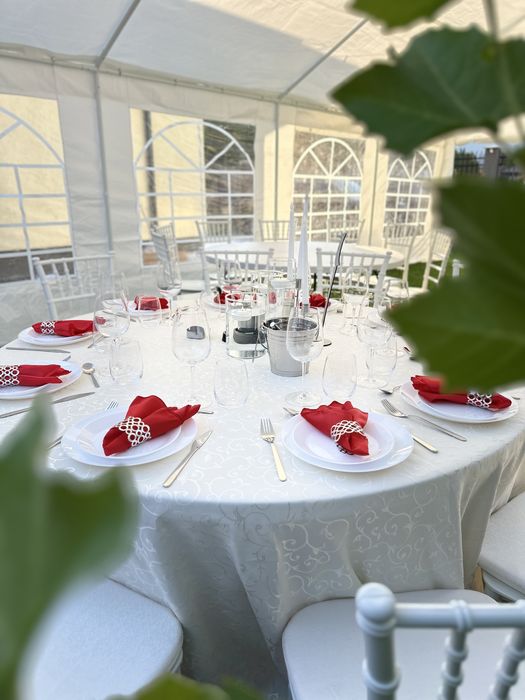 Corturi, mese, scaune de inchiriat pentru evenimente