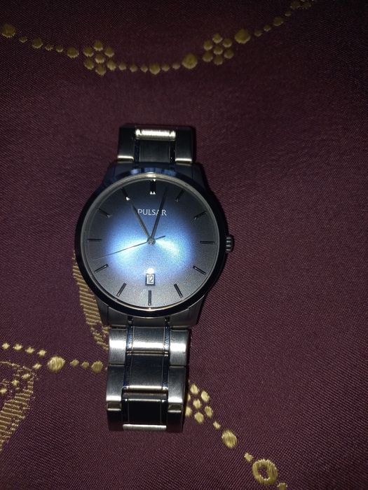 Продавам часовник