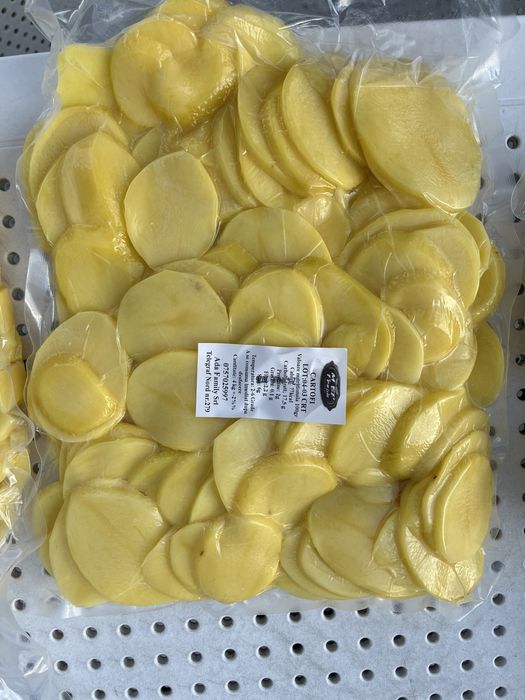 Cartofi proaspeti,curatati,vidati