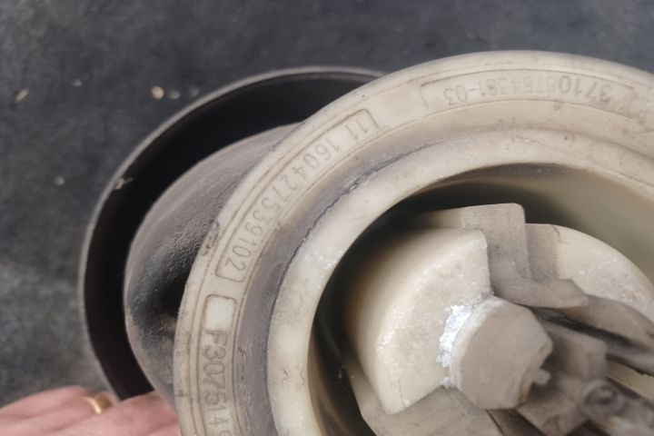 Perna aer spate stanga 37106781381 6784381 BMW Seria 5 F11