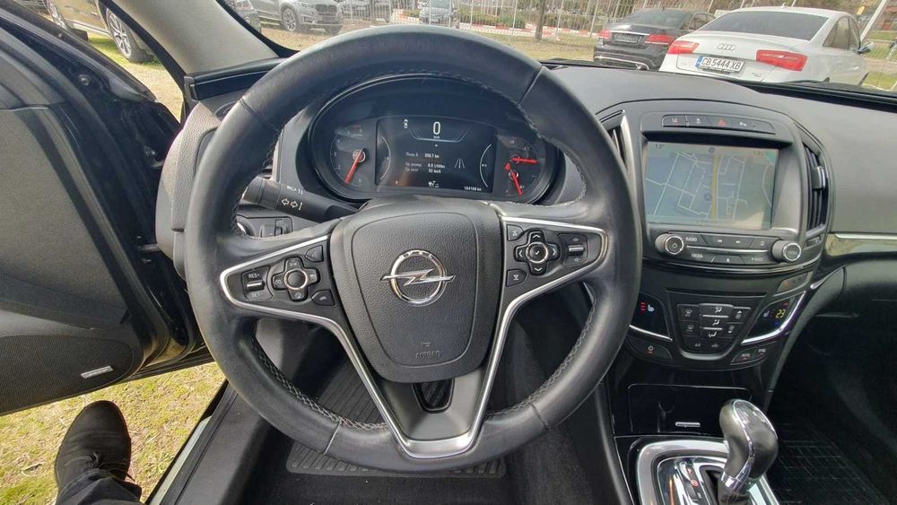 Продавам авнтомобил Опел ИНСИГНИЯ, дизел (170 к..с) - автоматик - оборудване COSMO+, 2017 г.