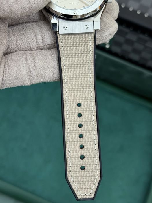 Hublot Classic Fusion Automatic – Champagne Dial, Beige Strap