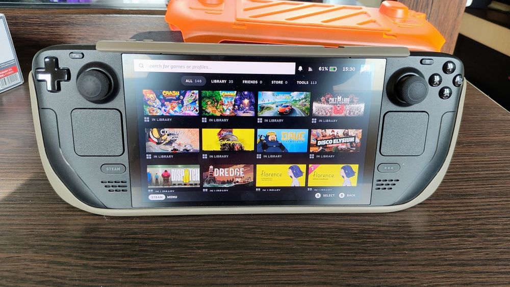 Steam Deck OLED 1 ТБ и матовым антибликовым экраном.