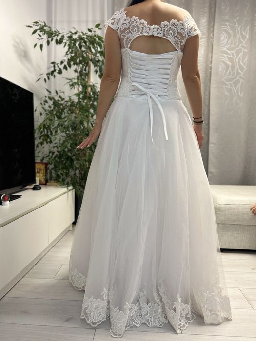 Rochie de mireasa in stil A-line