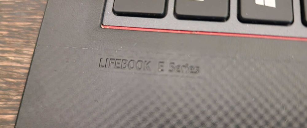 Laptop model 2020 Fujitsu 15,6" Lifebook E Series i5 Pro 8GB Ram 256GB