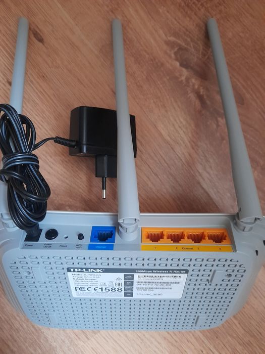 Router wireless TP LINK N300 ,TL-WR 940 N