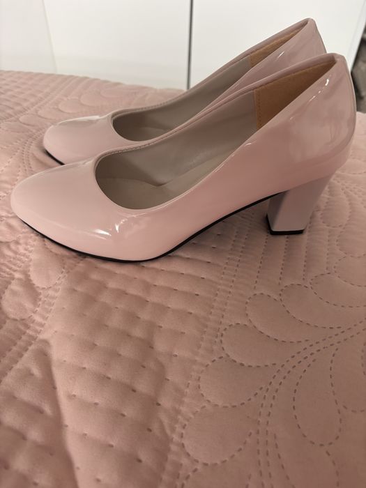 Дамски обувки с ток