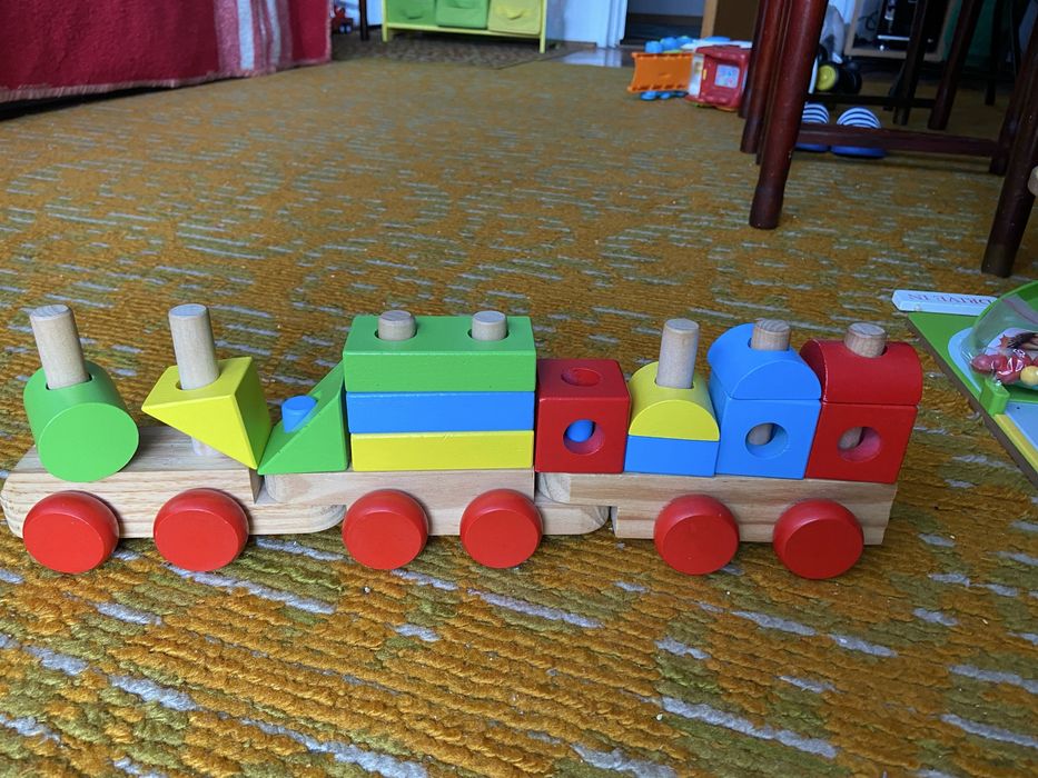 Trenulet din lemn pentru copii.
