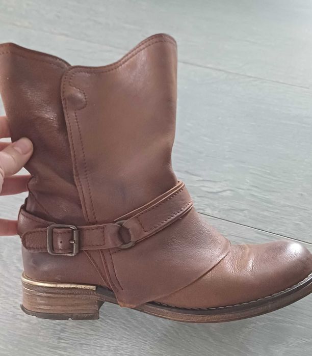 Ghete dama din piele