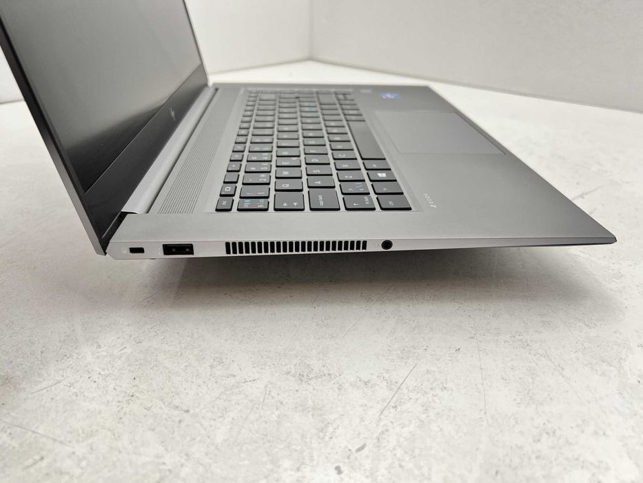 Реновиран лаптоп HP ZBook Studio G8 15.6 i7-11850H 32GB 1ΤB A2000 4GB