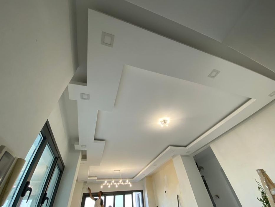 Execut lucrări de constructii interioare