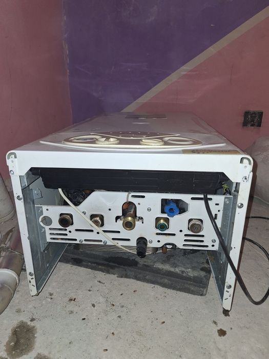 Vand centrala termica 24 kW Ariston Bis II 24 FF + kit evacuare