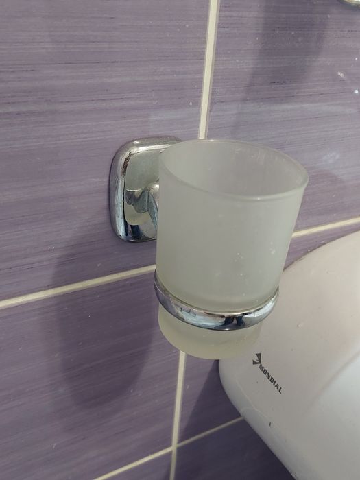 Lavoar ceramic cu picior si baterie