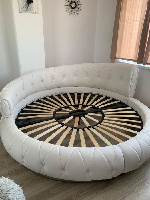 Pat rotund piele alba ecologica 230 cu saltea rotunda de 2 m