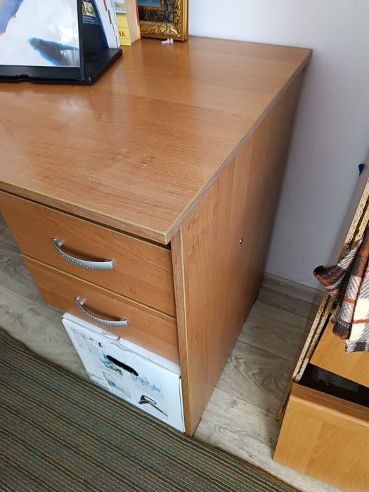 Продам стол компьютерный.