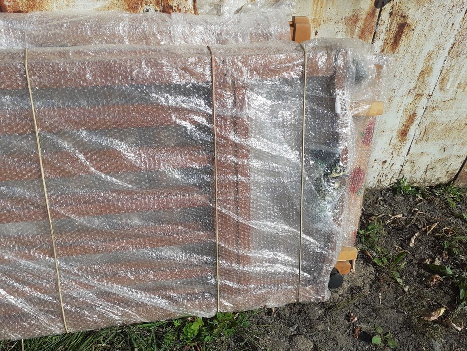 Детская кроватка на колесиках