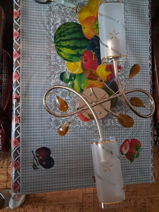 Продам люстру недорого