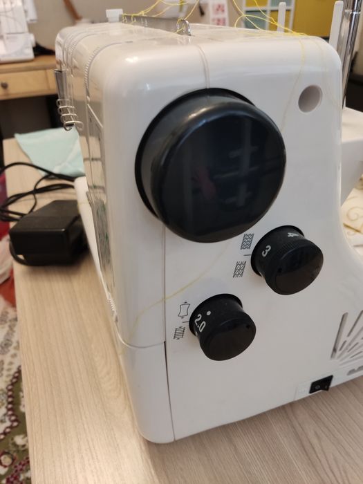 Швейная машина Коверлок