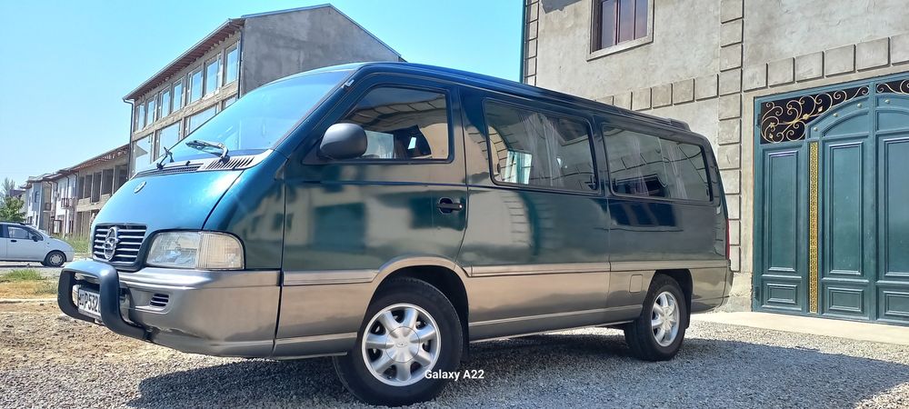 Мерседес истана микроавтобус