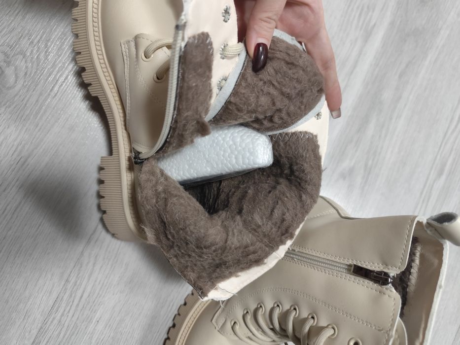 Продам женский ботинки