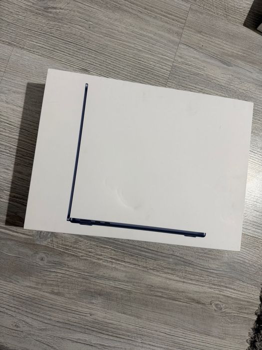 Laptop M4 – stare bună, ideal pentru școală, muncă și multimedia