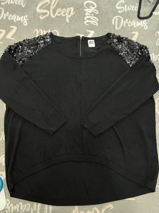 Блузи и рокли.