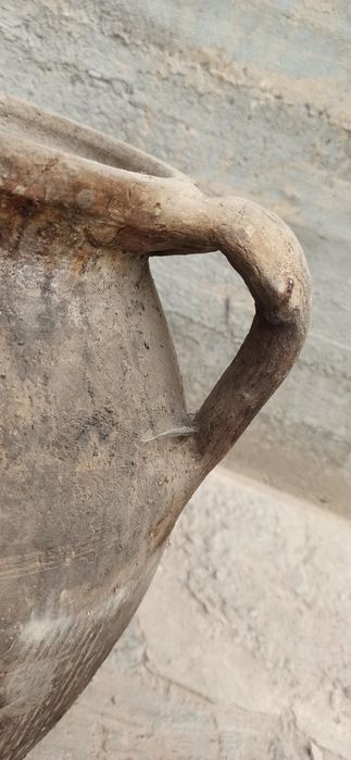 старинные Кувшин ! Kóza 100 yillik padval kovlanganda.chiqdi