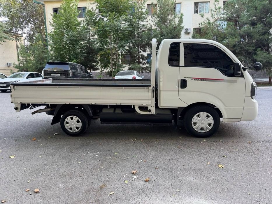 Kia bongo srochno sotiladi