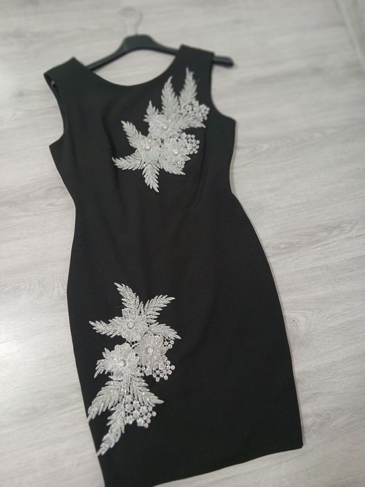 Rochie cu aplicatii