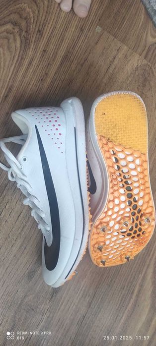 Ghete cuie Nike 37,5, pentru prăjină, triplu salt