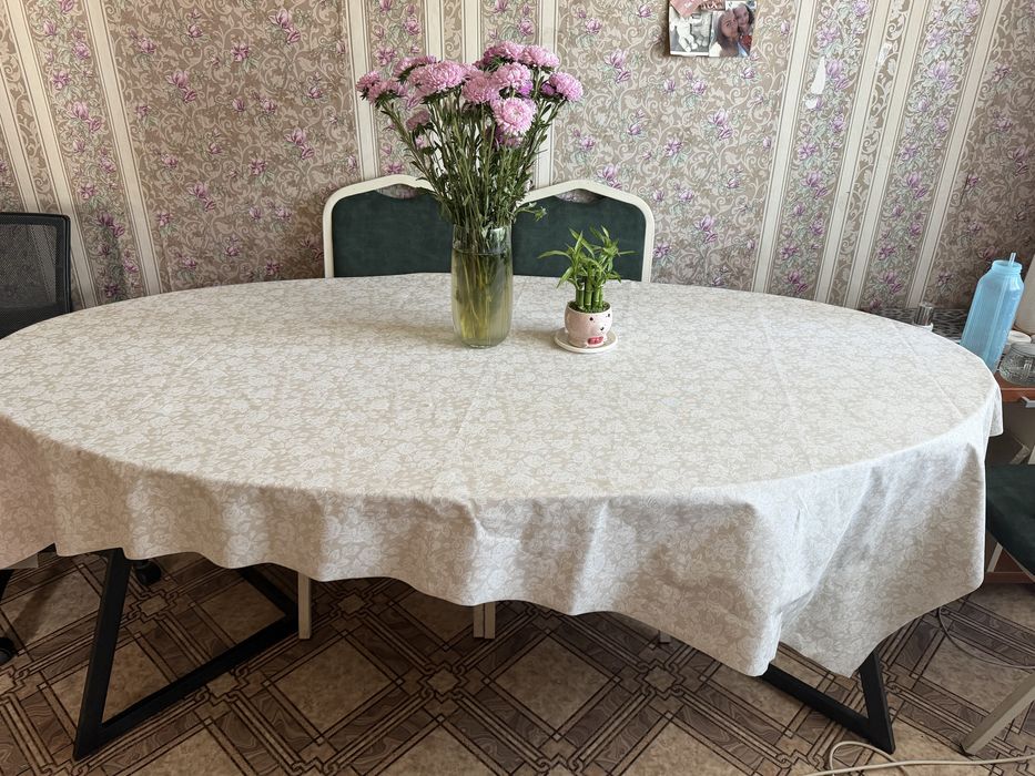 Продам стол в гостиную