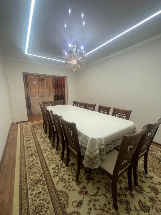 Стол со стульями