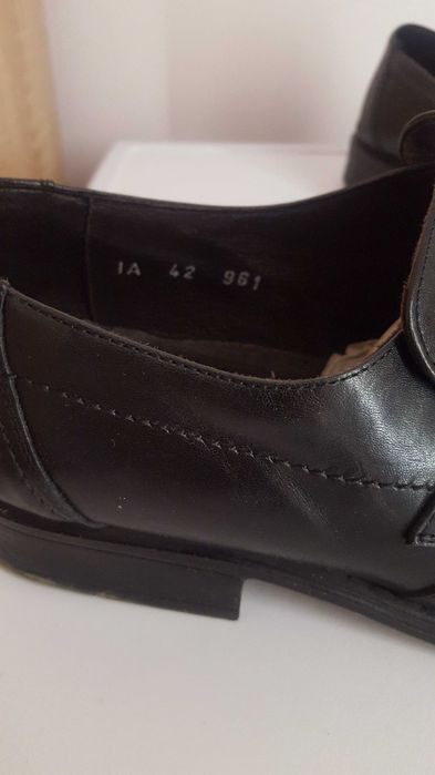 Pantofi negri din piele