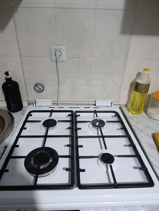 Продам газовую плиту