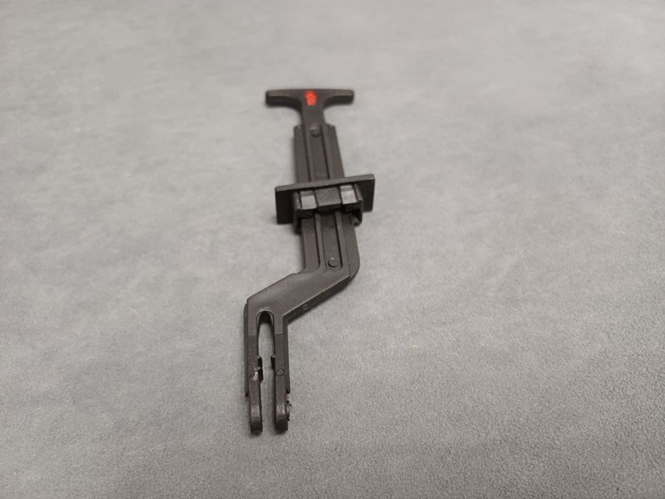 Ручка фиксатор капота Passat B5