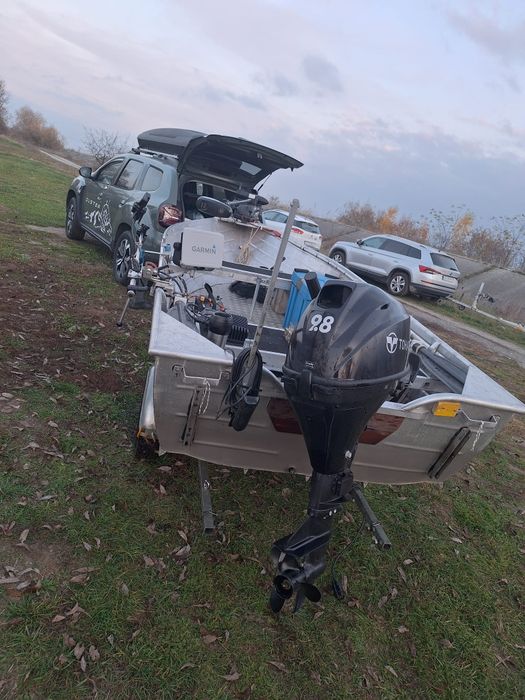 Vand barca de aluminiu peridoc si motoare